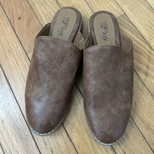 NEW Euro Soft By Sofft 6.5M Brown Faux Leather Shoes Slip On Winona Flat Heel